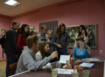 В «Ночь искусств» сальчане слушали музыку и рисовали кляксы