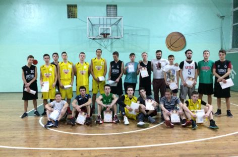 Сальские баскетболисты сыграли за здоровый образ жизни
