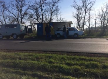 Жительница Пролетарска въехала в автобусную остановку