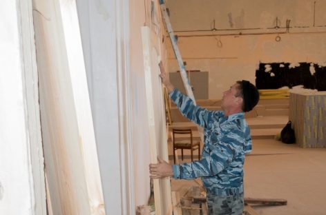 В Сальском РДК ремонтируют кинозал