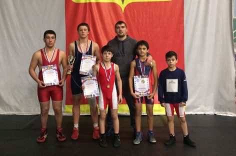 Гигантовские борцы завоевали четыре медали в Волгодонске