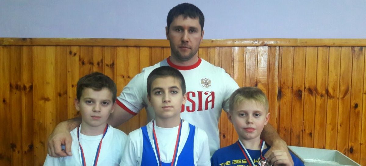 Сальские тяжелоатлеты выступили на областных соревнованиях в Шахтах