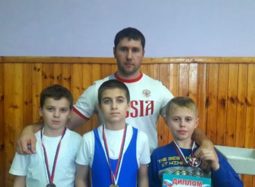 Сальские тяжелоатлеты выступили на областных соревнованиях в Шахтах