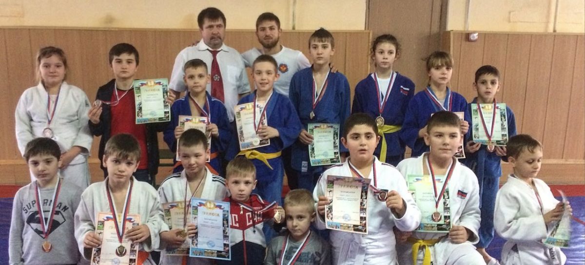 Сальские дзюдоисты привезли 24 медали из Пролетарска