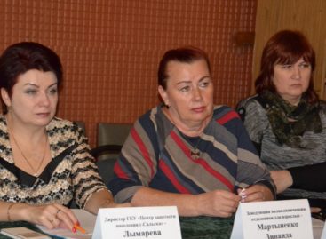 На вопросы инвалидов отвечали за круглым столом