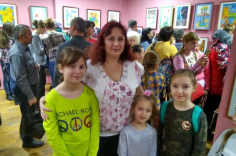 Выставка учеников ДХШ «Калейдоскоп» открылась в художественном музее