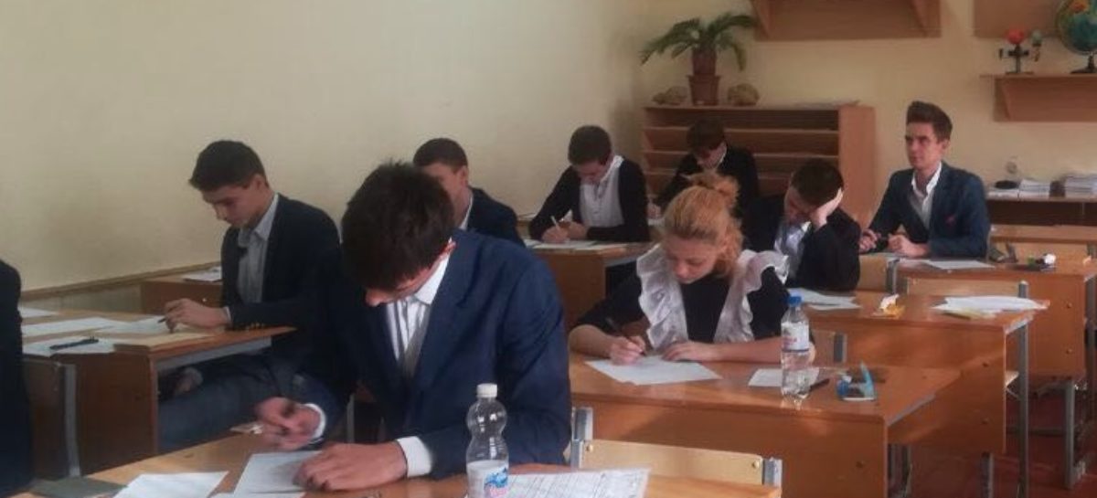 Сегодня 407 сальских выпускников пишут итоговое сочинение