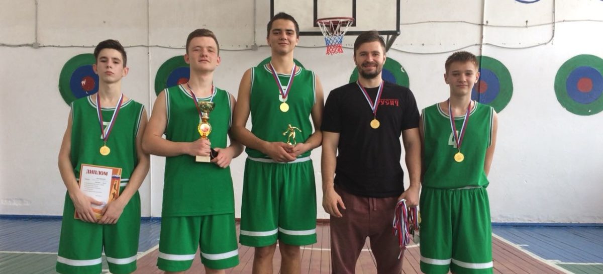 Сальчане обыграли песчанокопских баскетболистов на их же площадке