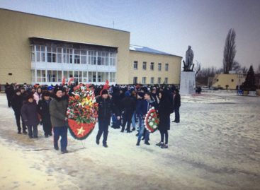 Гигантовцы почтили память бойцов, освободивших поселок в 1943 году