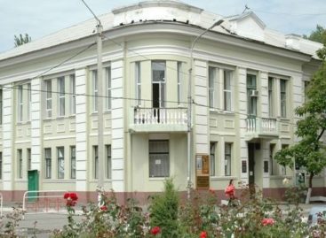 Вечная память в полотнах: в сальском музее вспоминают ушедших художников