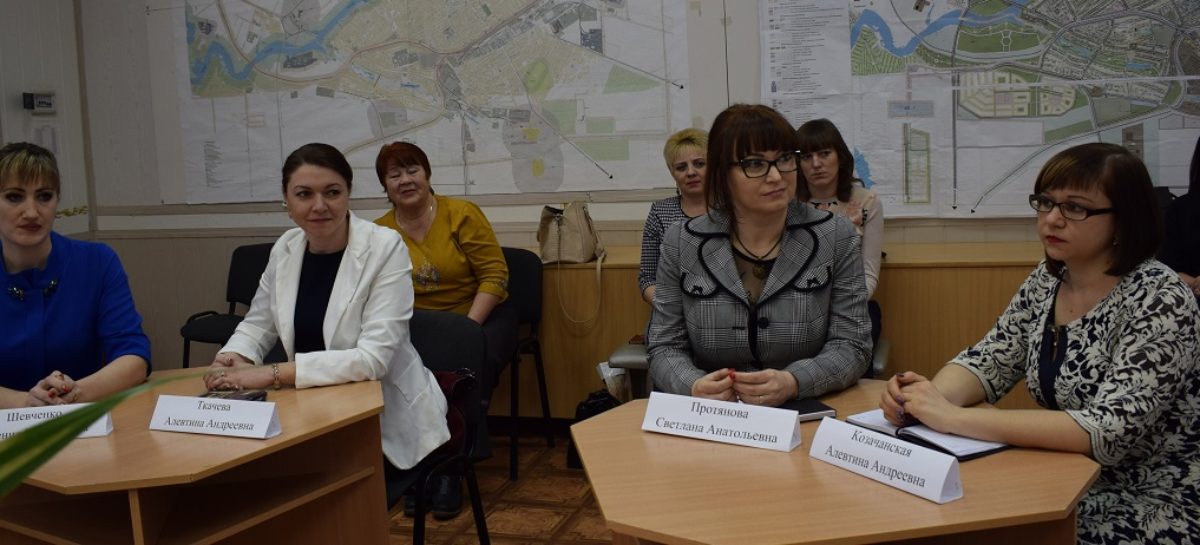 Шесть лучших педагогов Сальского района дискутировали о проблемах образования