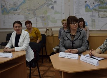Шесть лучших педагогов Сальского района дискутировали о проблемах образования