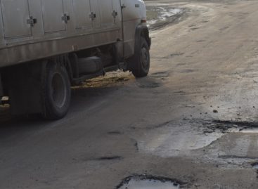 В Сальске хронически не хватает денег на ремонт дорог