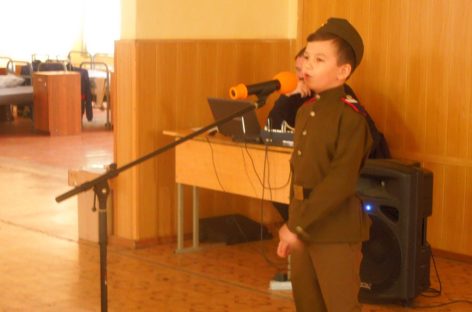 Сальские школьники подарили праздник военнослужащим