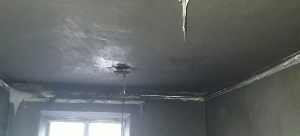 На улице Попова в Сальске случился пожар