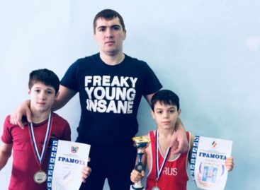 Гигантовские борцы завоевали медали в Каменске-Шахтинском