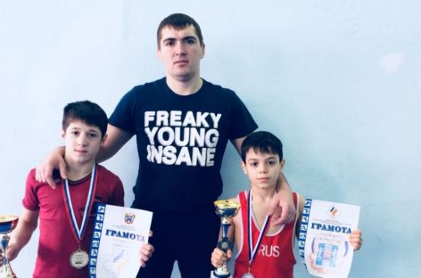 Гигантовские борцы завоевали медали в Каменске-Шахтинском