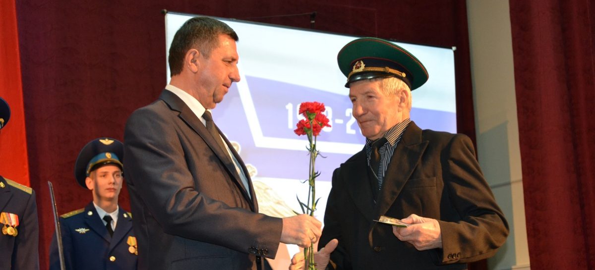 В Сальске поздравили мужчин с 23 февраля