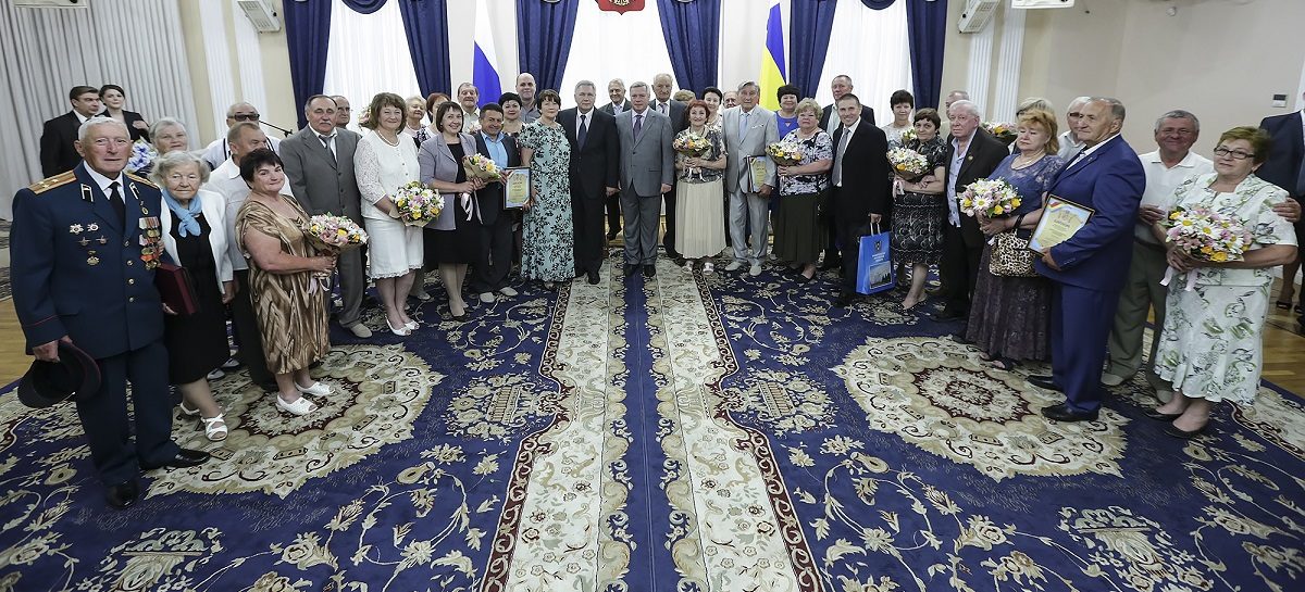 Семья сальчан может получить губернаторский знак «Во благо семьи и общества»