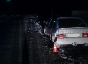 В Сальском районе мотоциклист врезался в автомобиль