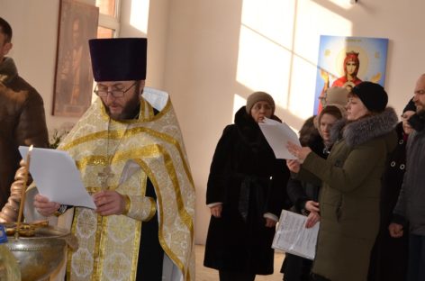 В неотапливаемом соборе на улице Ленина службы идут в любую погоду