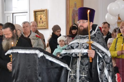 В день траура в Сальске прошла панихида по погибшим в Кемерове
