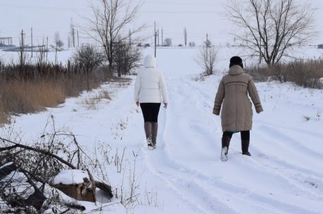 Жители улицы Ольховой в Сальске не могут добраться до своего дома