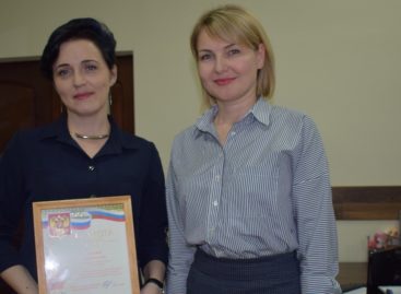Депутат Госдумы наградила сальских работников культуры