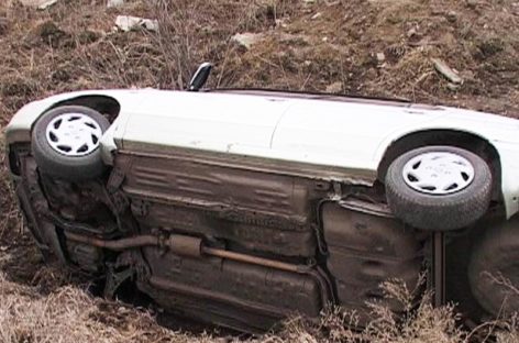 Автомобиль с жителями Калмыкии перевернулся в Сальском районе