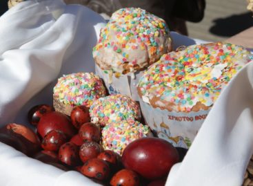 В храмах Сальска горожане могут освятить куличи