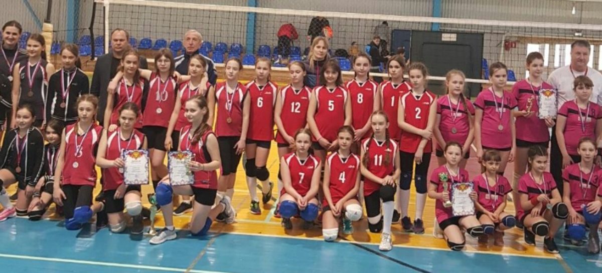 Сальские волейболистки взяли «бронзу» межрайонного турнира