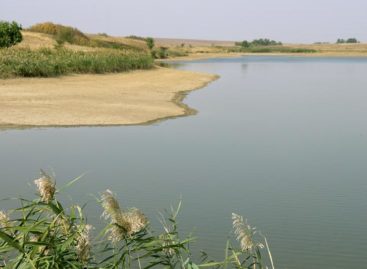 В Сандате по реке плыл труп