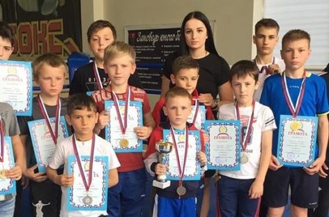У каждого — медаль: сальские боксеры выступили на домашнем турнире