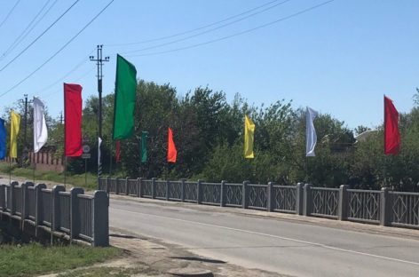 Сальчане жалуются на кражу флагов, украсивших город к 1 Мая