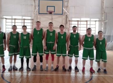 Как сыграли полуфиналы городского чемпионата по баскетболу
