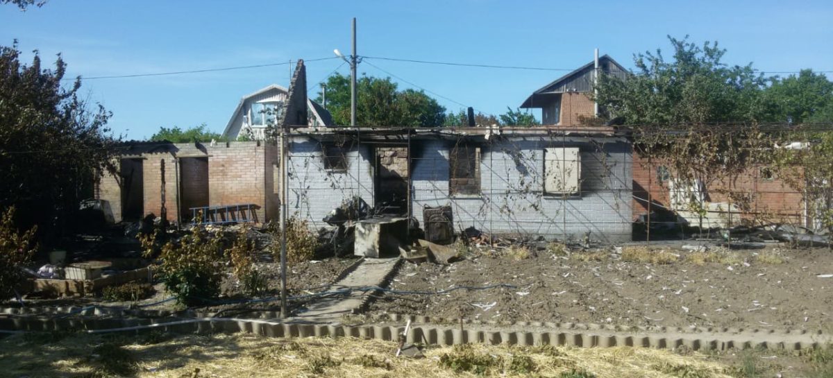 На Бровках пожар на улице Грушевой оставил без жилья семью