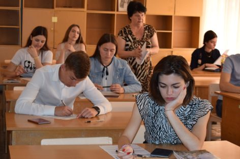Сальские школьники тренируются перед сдачей ЕГЭ