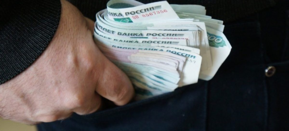 После застолья в Сальске гость ушёл, прикарманив деньги