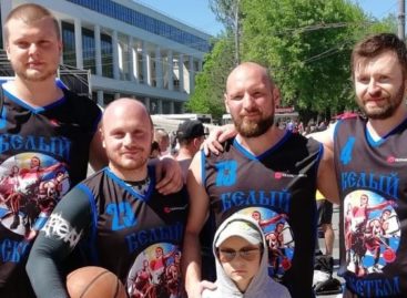 Сальские баскетболисты сражались под кольцом на Театралке