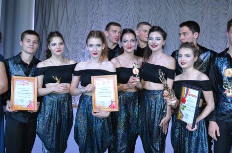 Жюри «Стартина» пришлось вручать два Кубка для лучших команд XXIII сезона