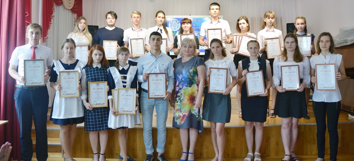В Сальске чествовали самых умных учеников