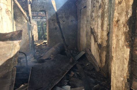 В Сальском районе из-за неосторожности при курении случился пожар