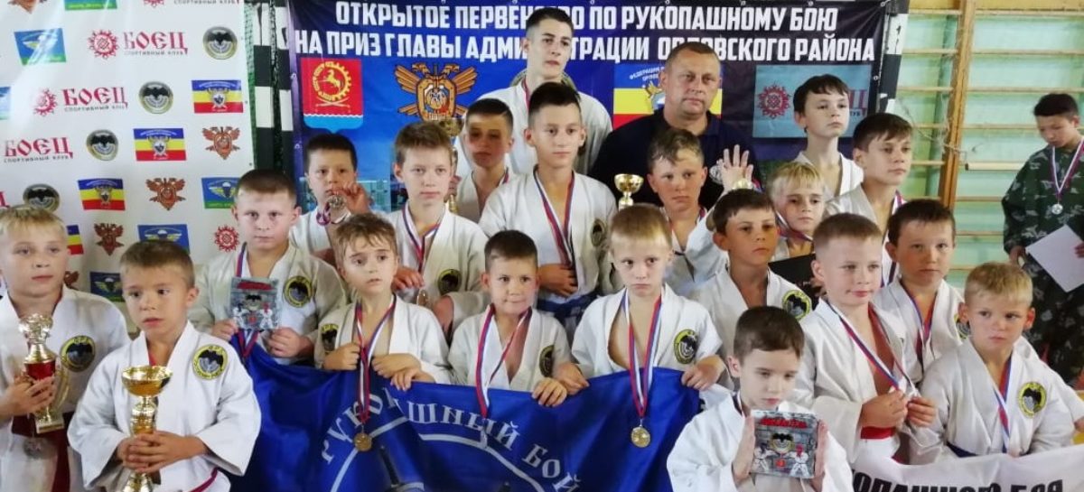 Сальские рукопашники показали класс на ковре в Орловском районе