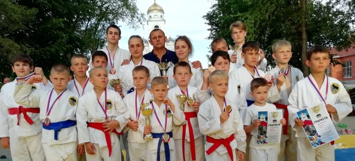 Сальские рукопашники показали себя в станице Кутейниковской