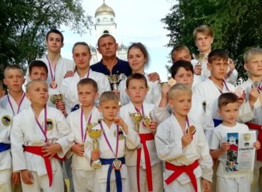 Сальские рукопашники показали себя в станице Кутейниковской