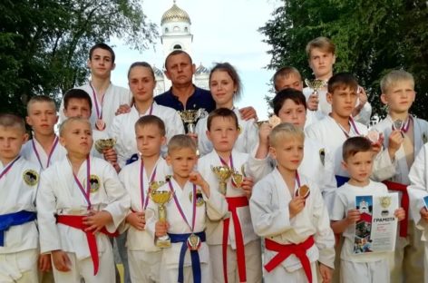 Сальские рукопашники показали себя в станице Кутейниковской