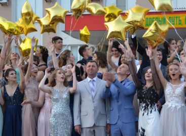 Выпускники-2018 встретили первый рассвет взрослой жизни