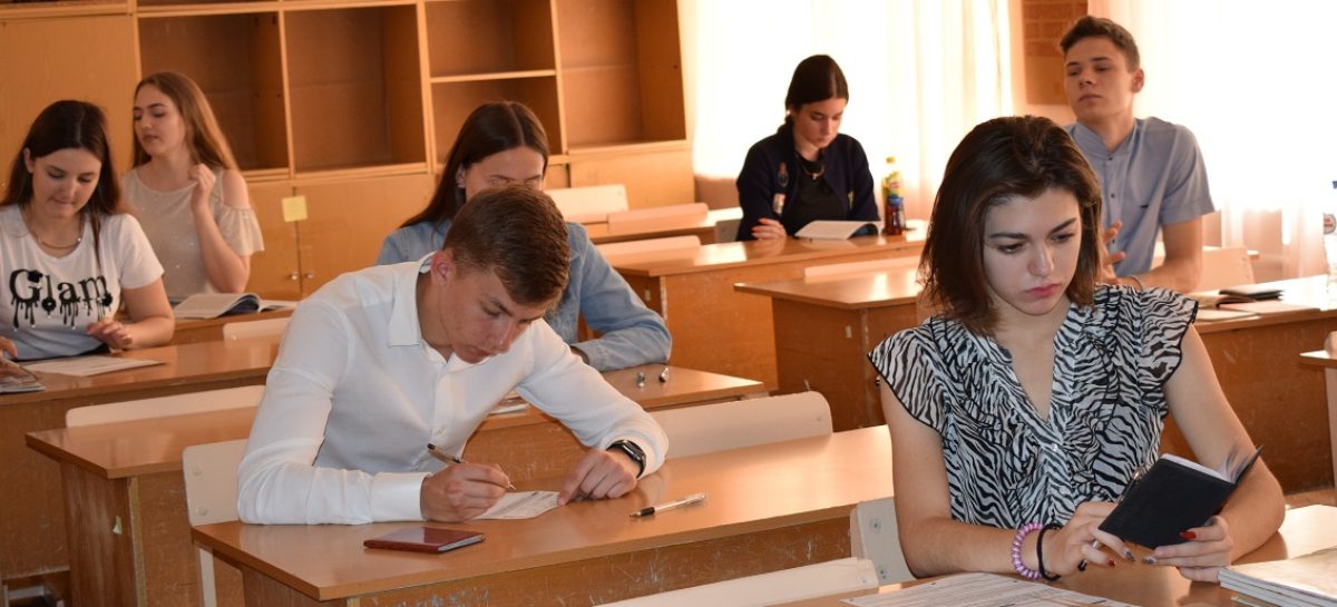 Среди 65 стобалльников ЕГЭ в Ростовской области есть и сальчанка