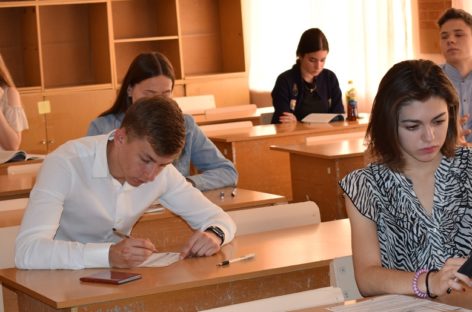 Среди 65 стобалльников ЕГЭ в Ростовской области есть и сальчанка