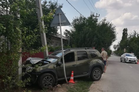 В Сальске водитель «KIA Rio» не уступил дорогу «Renault DUSTER»